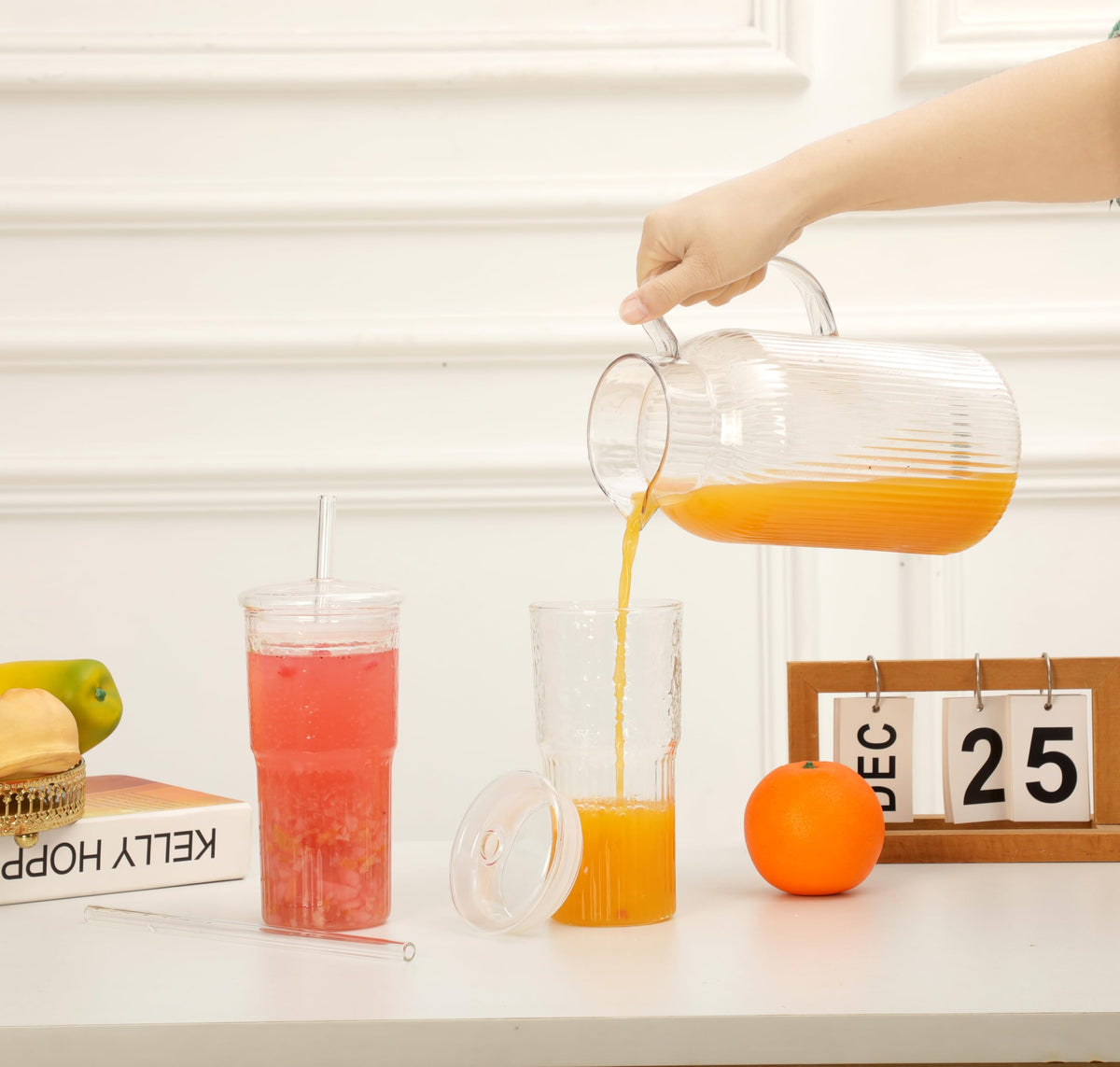 2Pcs 22oz Glass Cups with Lids and Straws B884